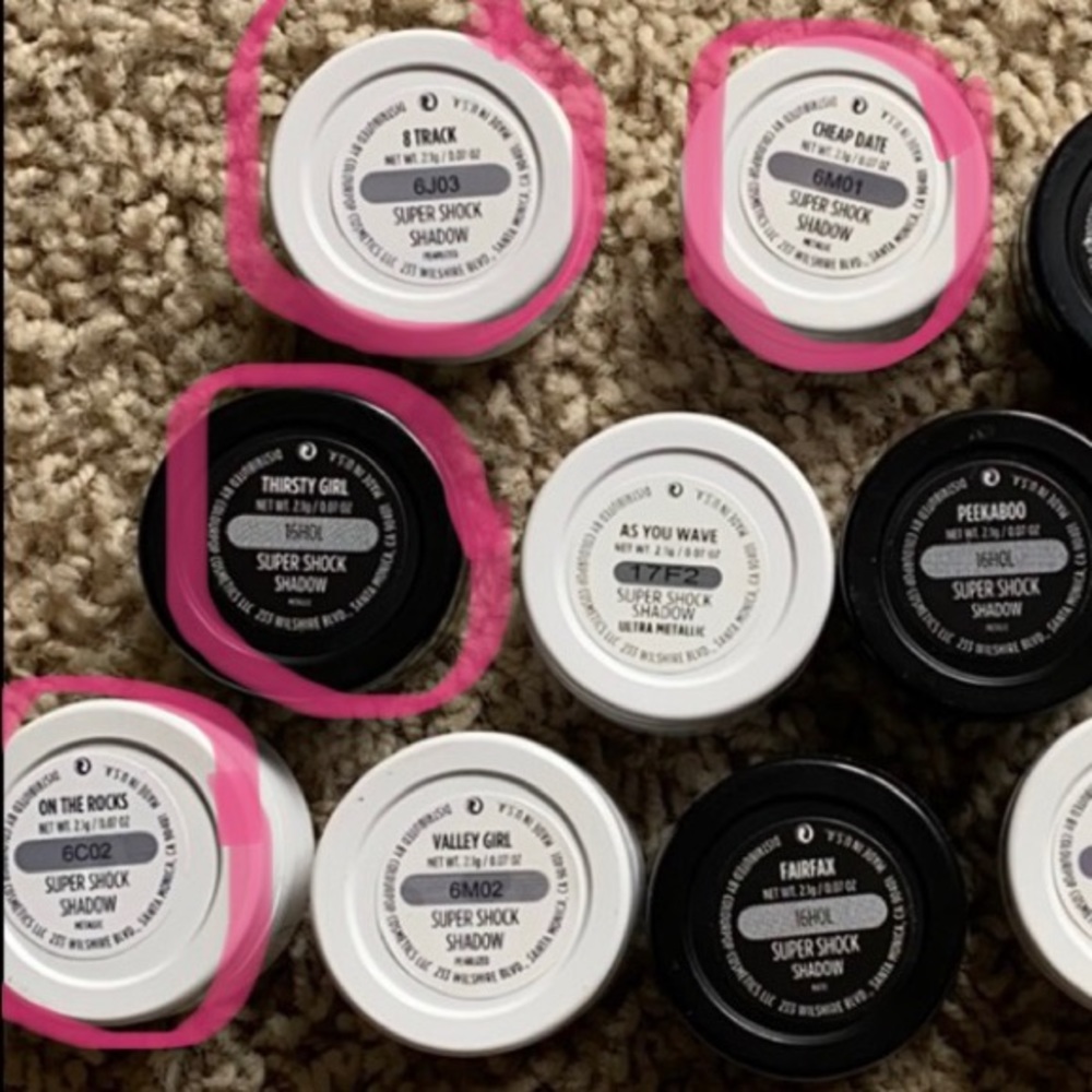 4 eyeshadows